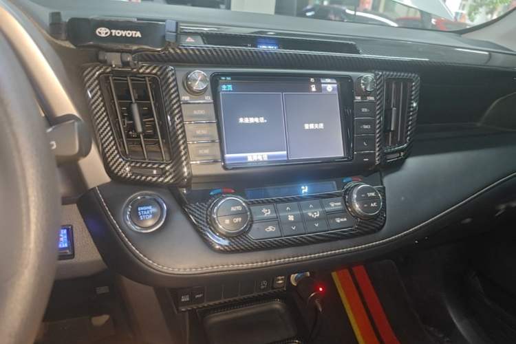 Used Toyota RAV4 2019 2.0L CVT Two-Wheel Drive Luxury Version China VI Standard Audio And AC Panel