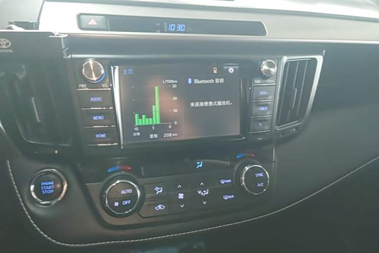 Used Toyota RAV4 2019 2.0L CVT Two-Wheel Drive Luxury Version China VI Standard Audio And AC Panel