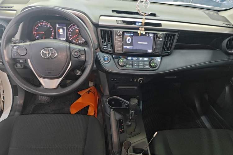 Used Toyota RAV4 2019 2.0L CVT Two-Wheel Drive Fashion X Limited Edition China VI Standard Audio And AC Panel