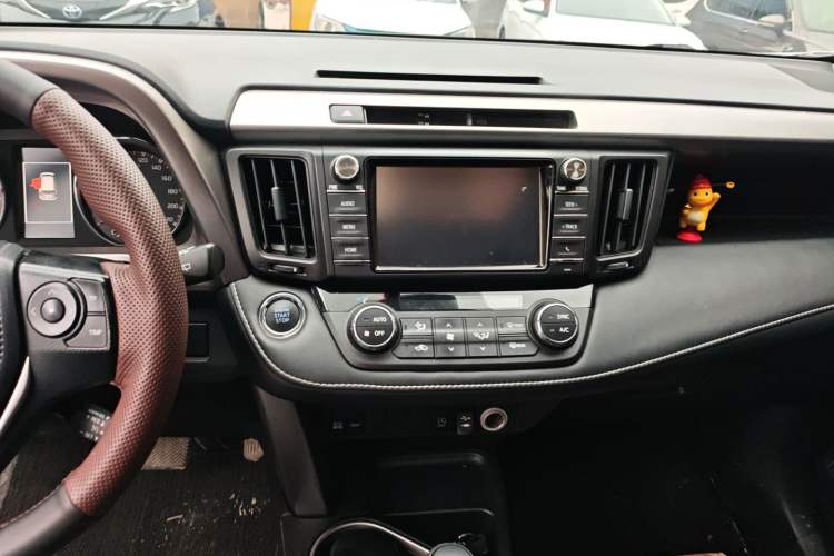 Used Toyota RAV4 2019 2.0L CVT Two-Wheel Drive Fashion X Limited Edition China VI Standard Audio And AC Panel
