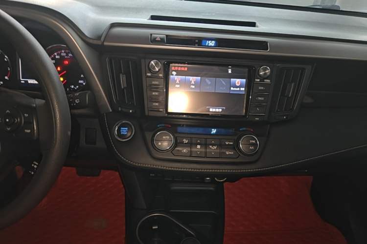 Used Toyota RAV4 2019 2.0L CVT Two-Wheel Drive Fashion X Limited Edition China V Standard Audio And AC Panel