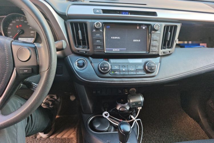 Used Toyota RAV4 2019 2.0L CVT Two-Wheel Drive Luxury Version China VI Standard Audio And AC Panel