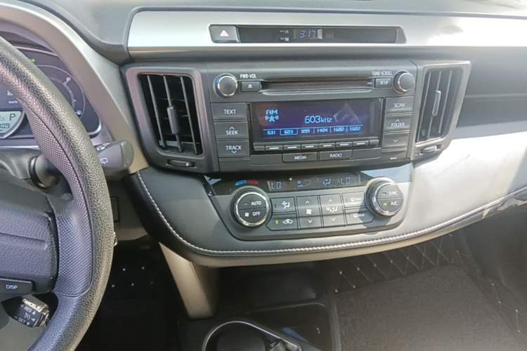 Used Toyota RAV4 2019 2.0L CVT Two-Wheel Drive Pioneer Edition China VI Standard Audio And AC Panel