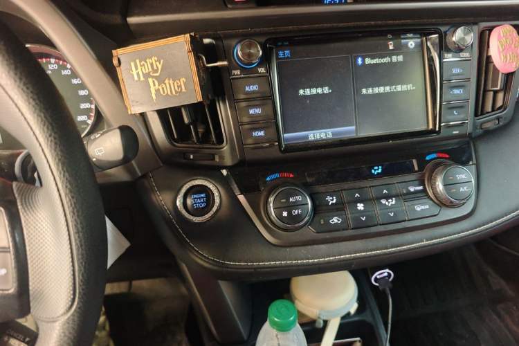 Used Toyota RAV4 2019 2.0L CVT Two-Wheel Drive Fashion X Limited Edition China VI Standard Audio And AC Panel