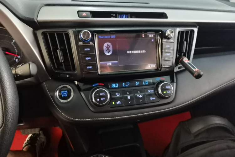 Used Toyota RAV4 2019 2.0L CVT Two-Wheel Drive Luxury Version China VI Standard Audio And AC Panel