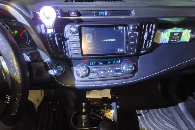 Used Toyota RAV4 2019 2.0L CVT Two-Wheel Drive Luxury Version China VI Standard Audio And AC Panel
