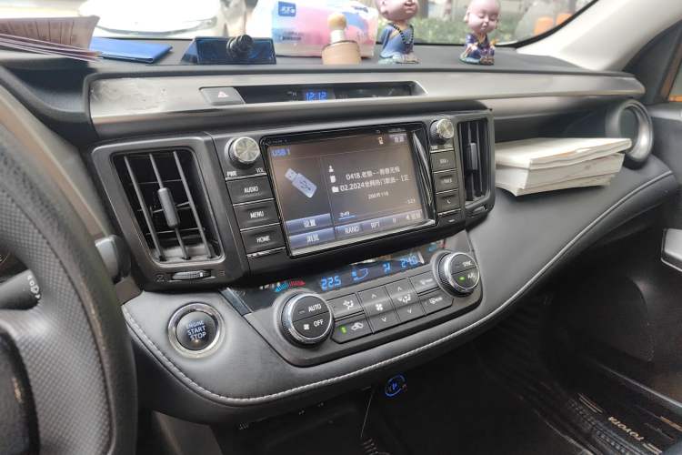 Used Toyota RAV4 2019 2.0L CVT Two-Wheel Drive Comfort Edition China VI Standard Audio And AC Panel