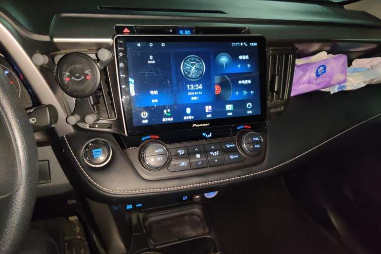 Used Toyota RAV4 2019 2.0L CVT Two-Wheel Drive Luxury Version China VI Standard Audio And AC Panel