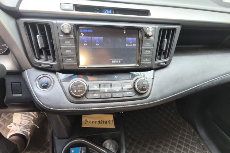 Used Toyota RAV4 2019 2.0L CVT Two-Wheel Drive Comfort Edition China VI Standard Audio And AC Panel