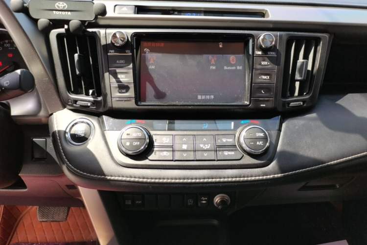 Used Toyota RAV4 2019 2.0L CVT Two-Wheel Drive Fashion X Limited Edition China V Standard Audio And AC Panel