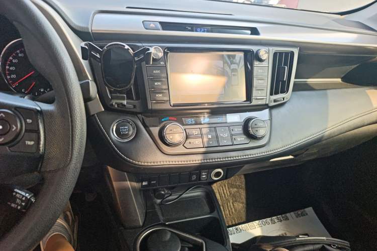 Used Toyota RAV4 2019 2.0L CVT Two-Wheel Drive Fashion X Limited Edition China VI Standard Audio And AC Panel