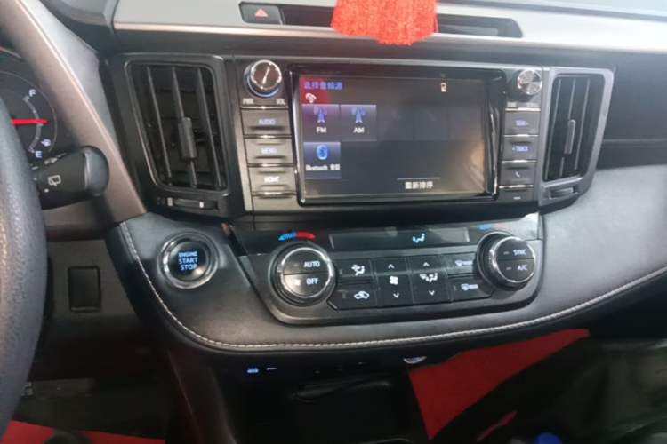 Used Toyota RAV4 2019 2.0L CVT Two-Wheel Drive Luxury Version China VI Standard Audio And AC Panel