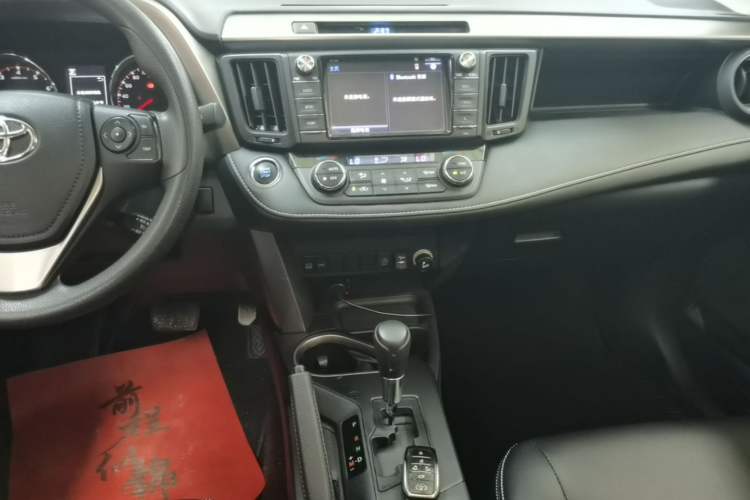 Used Toyota RAV4 2019 2.0L CVT Two-Wheel Drive Fashion X Limited Edition China VI Standard Audio And AC Panel