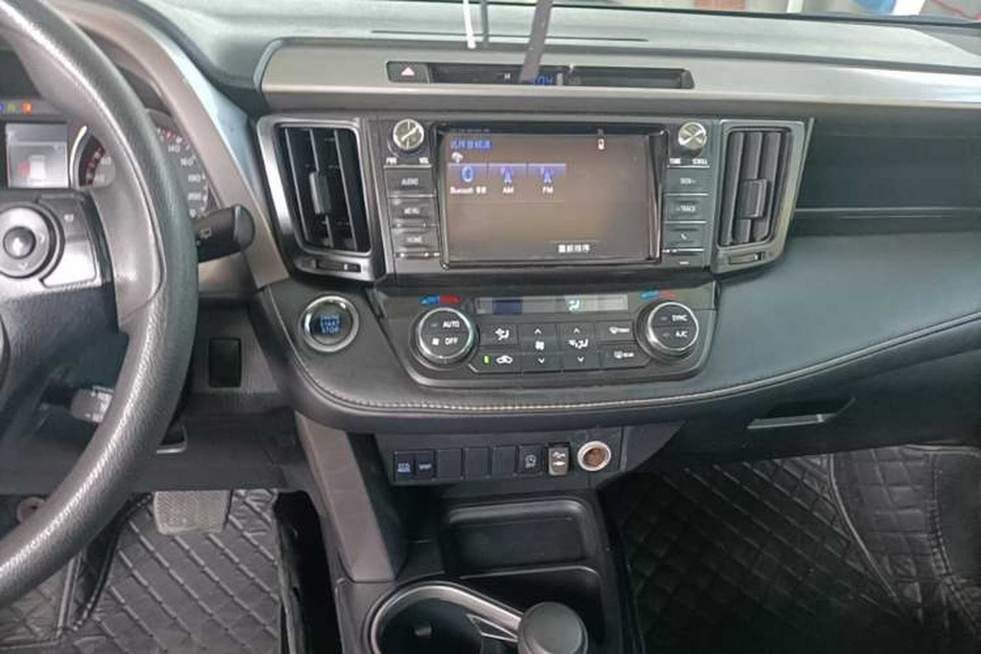 Used Toyota RAV4 2019 2.0L CVT Two-Wheel Drive Fashion X Limited Edition China VI Standard Audio And AC Panel