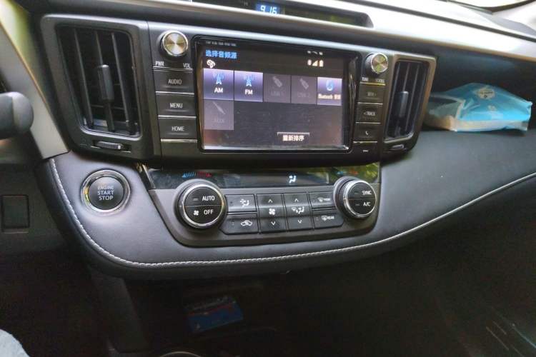 Used Toyota RAV4 2019 2.0L CVT Two-Wheel Drive Fashion X Limited Edition China V Standard Audio And AC Panel