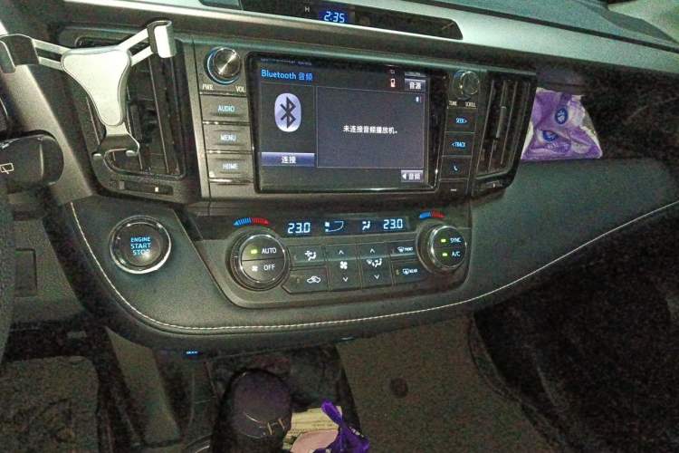 Used Toyota RAV4 2019 2.0L CVT Two-Wheel Drive Luxury Version China VI Standard Audio And AC Panel
