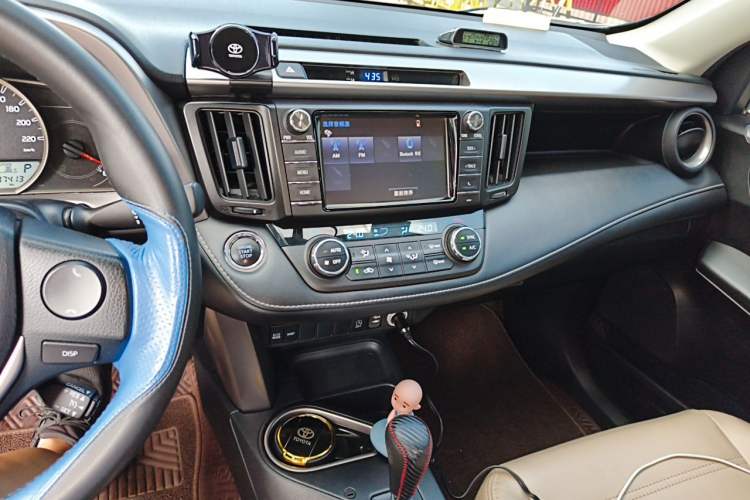 Used Toyota RAV4 2019 2.0L CVT Two-Wheel Drive Comfort Edition China VI Standard Audio And AC Panel