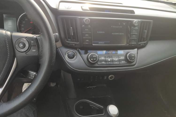 Used Toyota RAV4 2019 2.0L CVT Two-Wheel Drive ZhiShang Version China VI Standard Audio And AC Panel