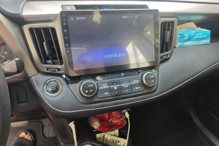 Used Toyota RAV4 2019 2.0L CVT Two-Wheel Drive Luxury Version China VI Standard Audio And AC Panel