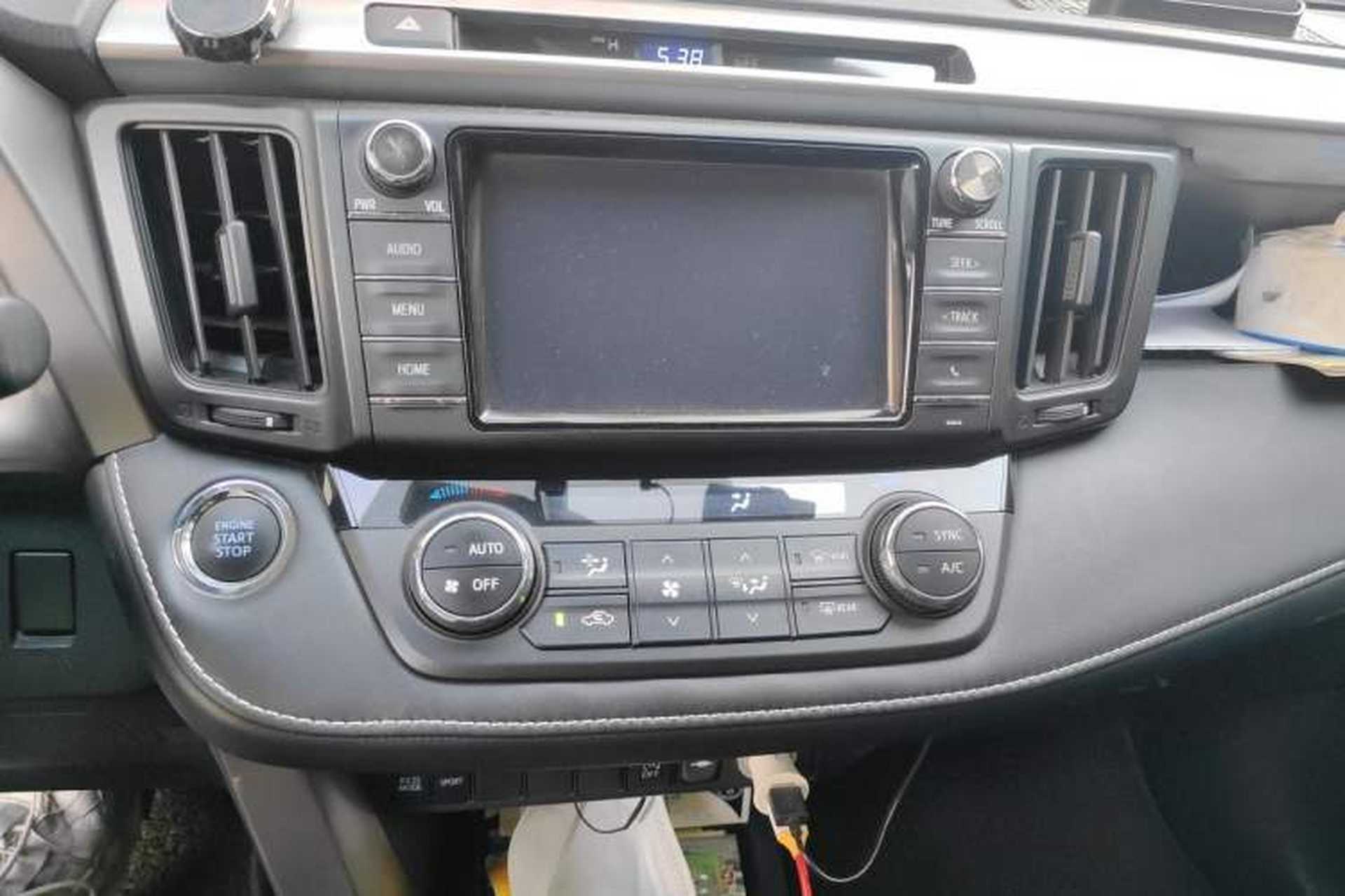 Used Toyota RAV4 2019 2.0L CVT Two-Wheel Drive Fashion X Limited Edition China VI Standard Audio And AC Panel