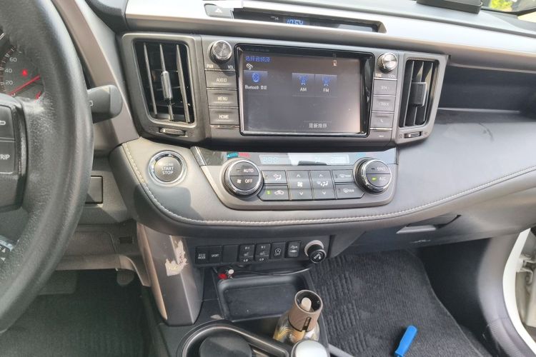 Used Toyota RAV4 2019 2.0L CVT Two-Wheel Drive ZhiShang Version China VI Standard Audio And AC Panel