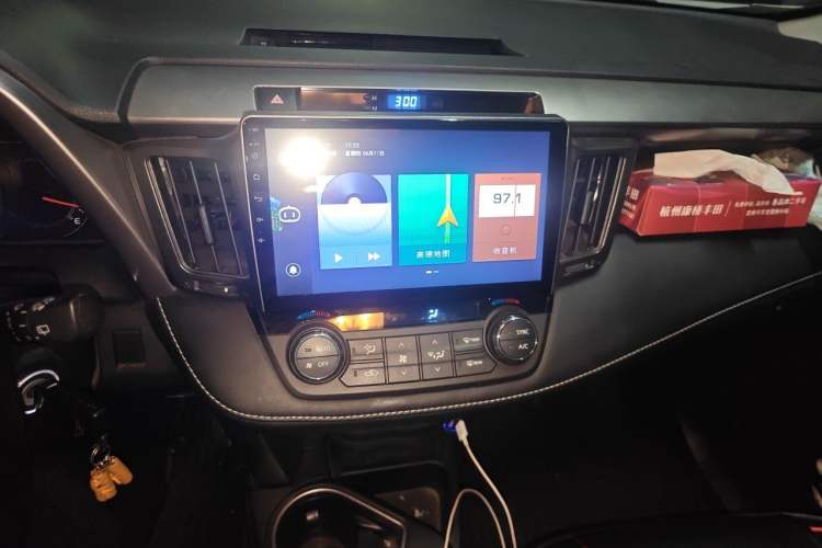 Used Toyota RAV4 2019 2.0L CVT Two-Wheel Drive Pioneer Edition China VI Standard Audio And AC Panel