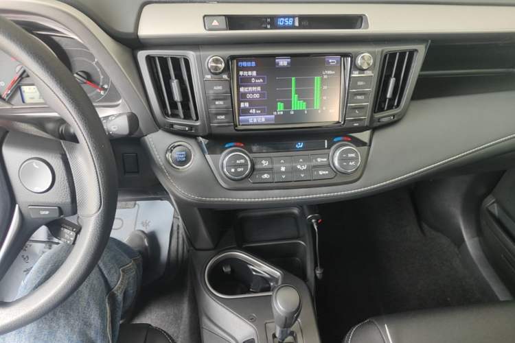 Used Toyota RAV4 2019 2.0L CVT Two-Wheel Drive Luxury Version China VI Standard Audio And AC Panel