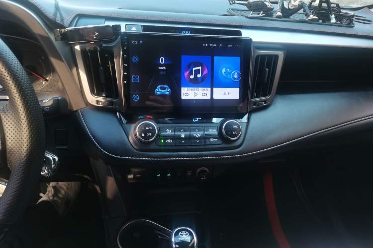 Used Toyota RAV4 2019 2.0L CVT Two-Wheel Drive Comfort Edition China VI Standard Audio And AC Panel