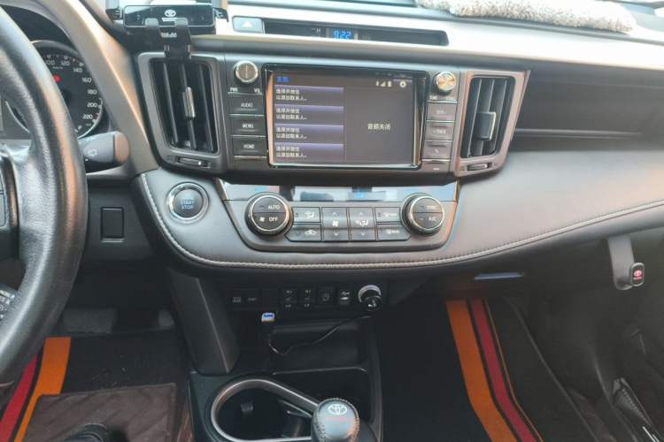 Used Toyota RAV4 2019 2.0L CVT Two-Wheel Drive ZhiShang Version China VI Standard Audio And AC Panel