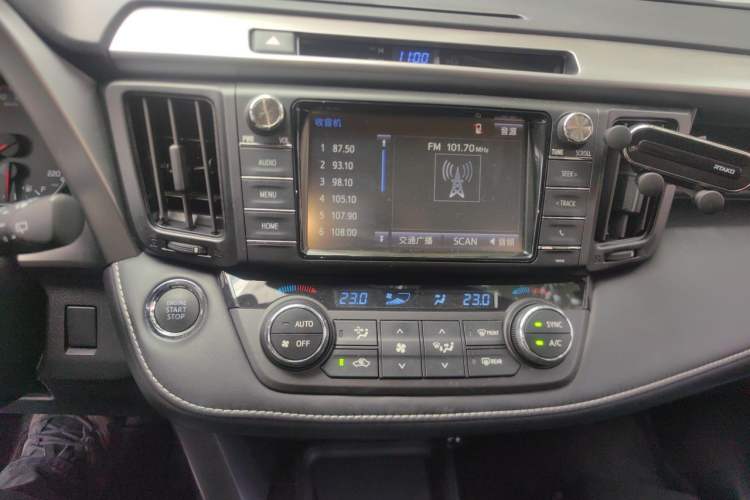 Used Toyota RAV4 2019 2.0L CVT Two-Wheel Drive Fashion X Limited Edition China VI Standard Audio And AC Panel