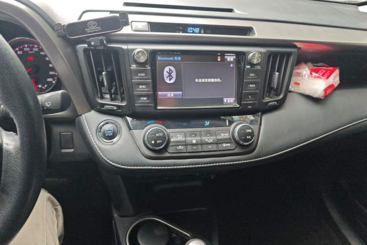 Used Toyota RAV4 2019 2.0L CVT Two-Wheel Drive ZhiShang Version China VI Standard Audio And AC Panel