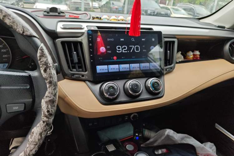 Used Toyota RAV4 2019 2.0L CVT Two-Wheel Drive Urban Edition China VI Standard Audio And AC Panel