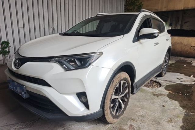 Used Toyota RAV4 2019 2.0L CVT Two-Wheel Drive Luxury Version China VI Standard