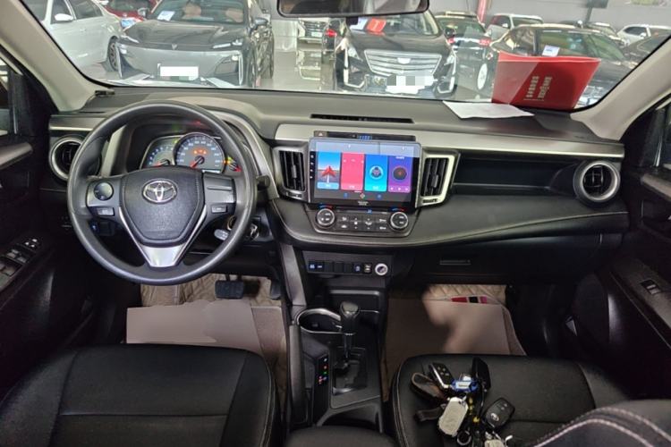 Used Toyota RAV4 2019 2.0L CVT Two-Wheel Drive Pioneer Edition China VI Standard Center Console