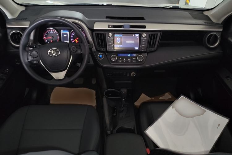 Used Toyota RAV4 2019 2.0L CVT Two-Wheel Drive Fashion X Limited Edition China V Standard Center Console
