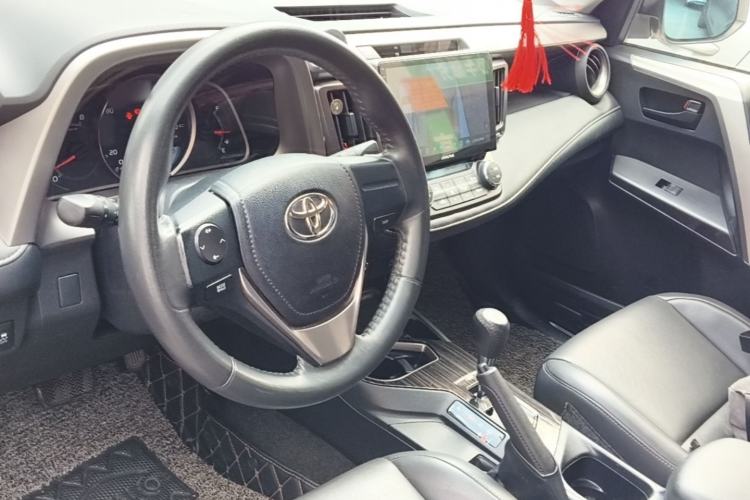 Used Toyota RAV4 2019 2.0L CVT Two-Wheel Drive Pioneer Edition China VI Standard Center Console