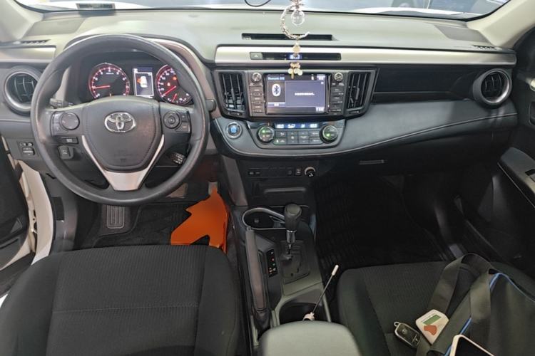 Used Toyota RAV4 2019 2.0L CVT Two-Wheel Drive Fashion X Limited Edition China VI Standard Center Console