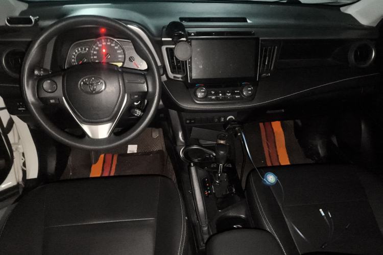 Used Toyota RAV4 2019 2.0L CVT Two-Wheel Drive Pioneer Edition China VI Standard Center Console
