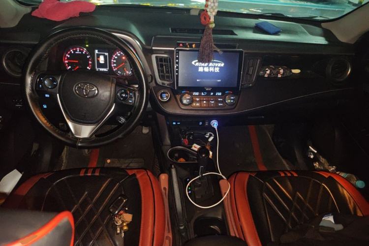 Used Toyota RAV4 2019 2.0L CVT Two-Wheel Drive Fashion X Limited Edition China V Standard Center Console