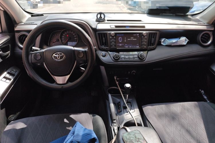 Used Toyota RAV4 2019 2.0L CVT Two-Wheel Drive Luxury Version China VI Standard Center Console