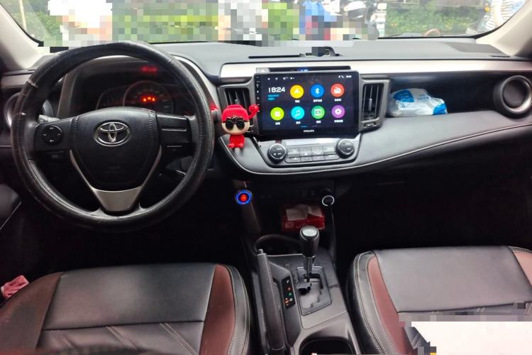 Used Toyota RAV4 2019 2.0L CVT Two-Wheel Drive Pioneer Edition China VI Standard Center Console