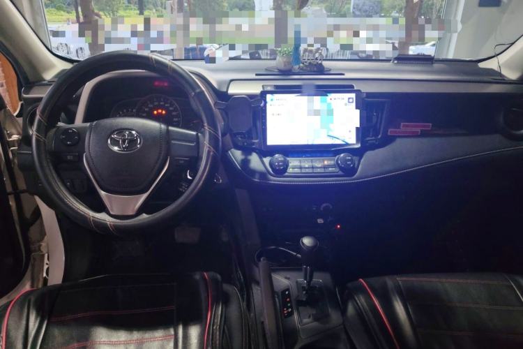 Used Toyota RAV4 2019 2.0L CVT Two-Wheel Drive Pioneer Edition China VI Standard Center Console