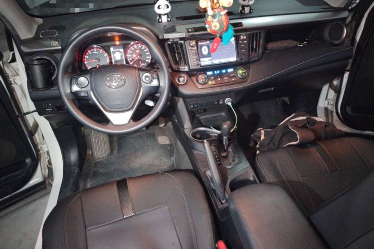 Used Toyota RAV4 2019 2.0L CVT Two-Wheel Drive Fashion X Limited Edition China V Standard Center Console