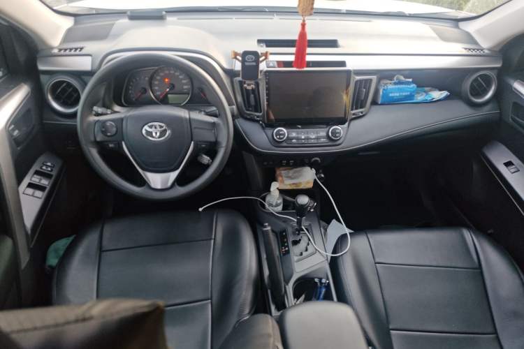 Used Toyota RAV4 2019 2.0L CVT Two-Wheel Drive Pioneer Edition China V Standard Center Console