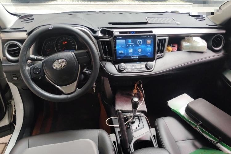 Used Toyota RAV4 2019 2.0L CVT Two-Wheel Drive Pioneer Edition China VI Standard Center Console