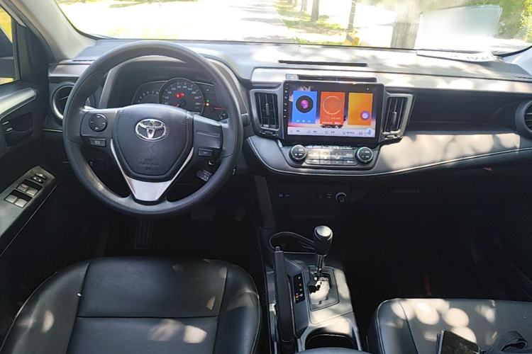 Used Toyota RAV4 2019 2.0L CVT Two-Wheel Drive Pioneer Edition China VI Standard Center Console