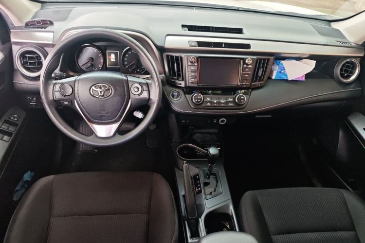 Used Toyota RAV4 2019 2.0L CVT Two-Wheel Drive Fashion X Limited Edition China VI Standard Center Console