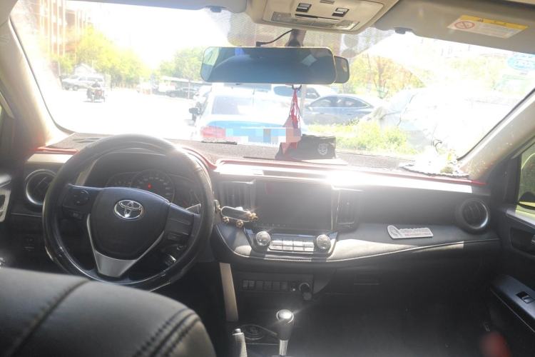 Used Toyota RAV4 2019 2.0L CVT Two-Wheel Drive Pioneer Edition China V Standard Center Console
