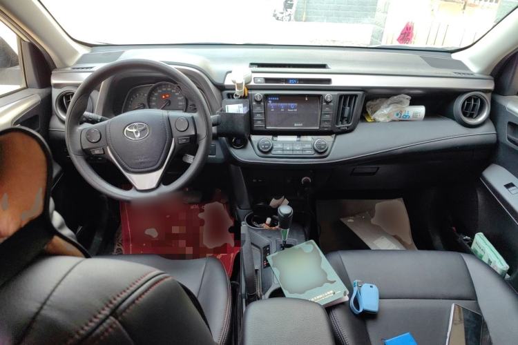 Used Toyota RAV4 2019 2.0L CVT Two-Wheel Drive Pioneer Edition China V Standard Center Console