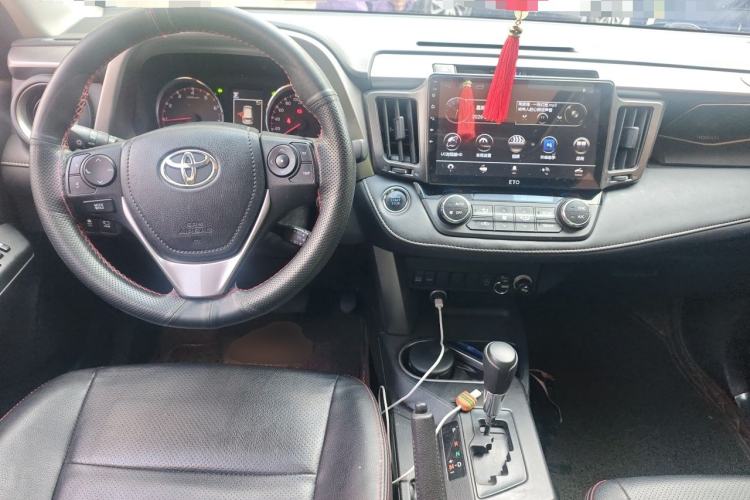 Used Toyota RAV4 2019 2.0L CVT Two-Wheel Drive Fashion X Limited Edition China V Standard Center Console